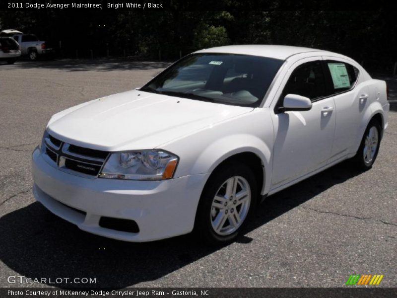 Bright White / Black 2011 Dodge Avenger Mainstreet