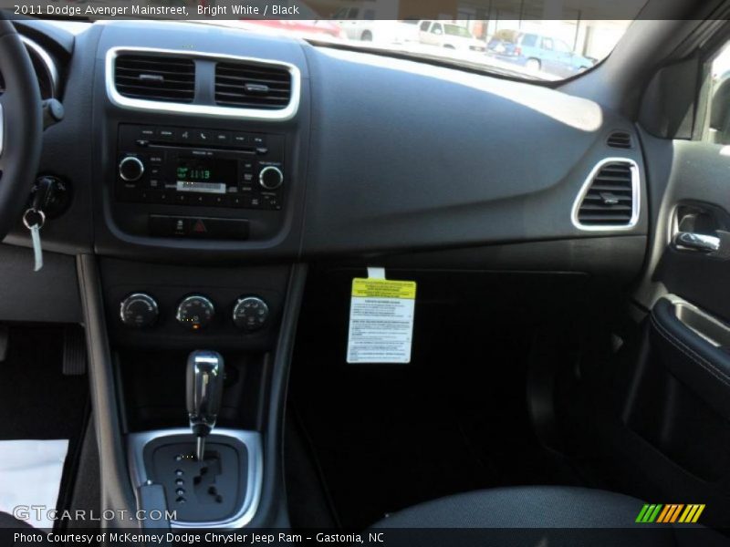 Bright White / Black 2011 Dodge Avenger Mainstreet