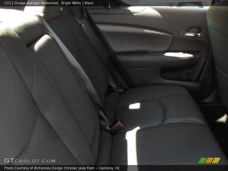 Bright White / Black 2011 Dodge Avenger Mainstreet