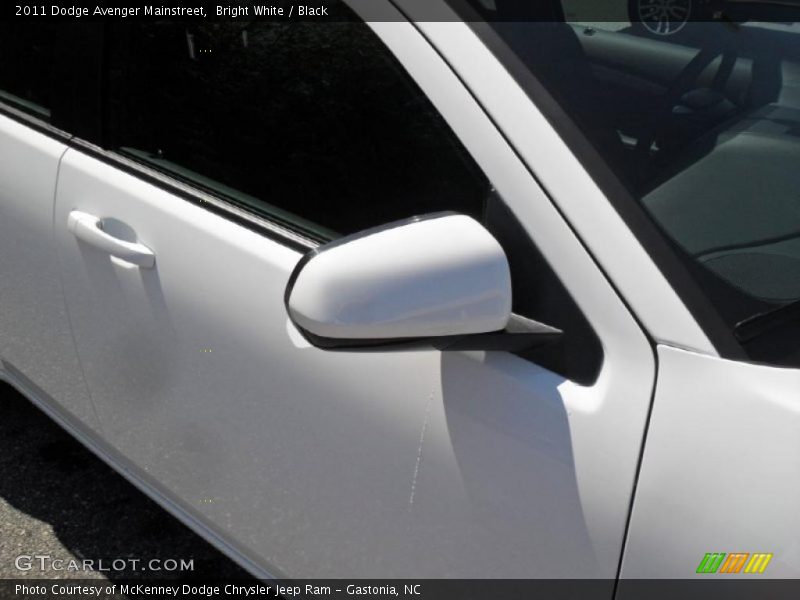 Bright White / Black 2011 Dodge Avenger Mainstreet
