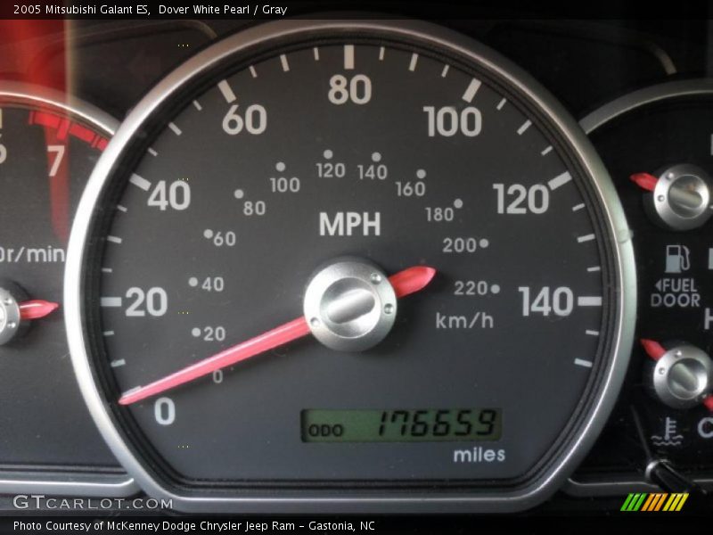 Dover White Pearl / Gray 2005 Mitsubishi Galant ES
