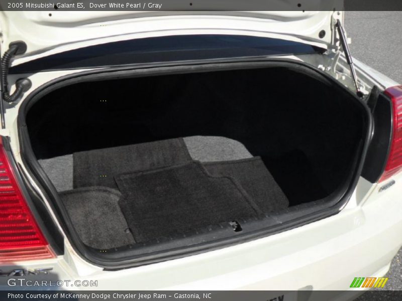 Dover White Pearl / Gray 2005 Mitsubishi Galant ES