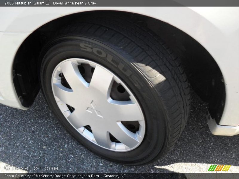 Dover White Pearl / Gray 2005 Mitsubishi Galant ES