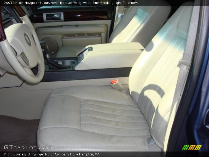 Medium Wedgewood Blue Metallic / Light Parchment 2003 Lincoln Navigator Luxury 4x4