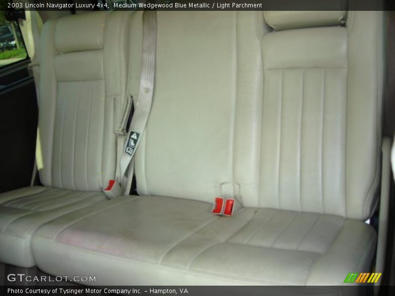 Medium Wedgewood Blue Metallic / Light Parchment 2003 Lincoln Navigator Luxury 4x4
