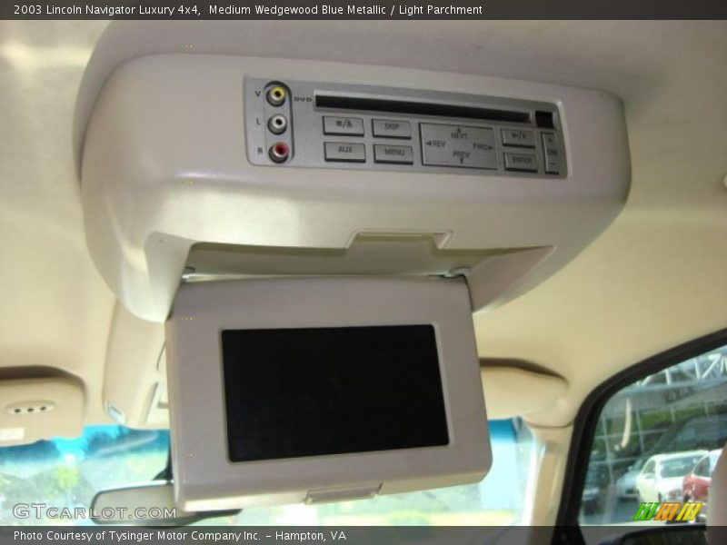 Medium Wedgewood Blue Metallic / Light Parchment 2003 Lincoln Navigator Luxury 4x4