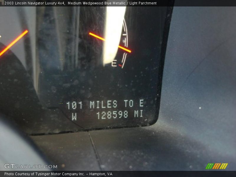 Medium Wedgewood Blue Metallic / Light Parchment 2003 Lincoln Navigator Luxury 4x4