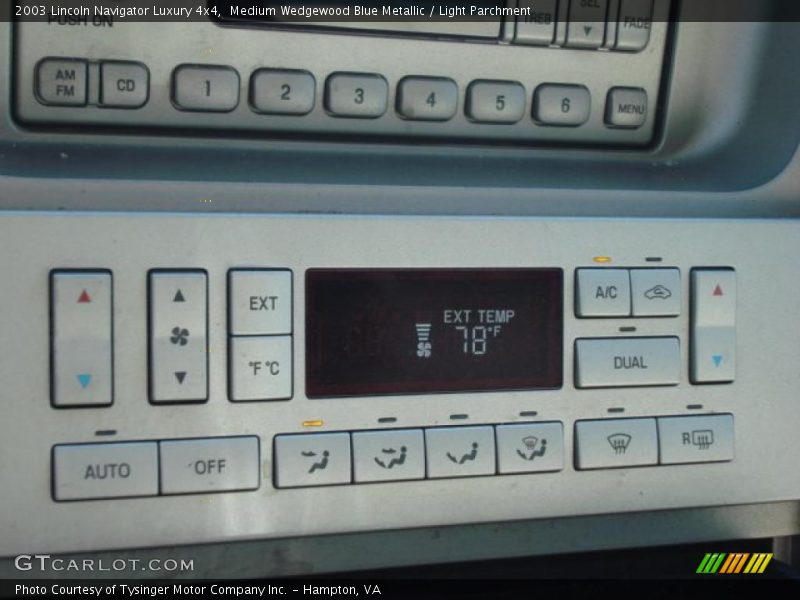 Medium Wedgewood Blue Metallic / Light Parchment 2003 Lincoln Navigator Luxury 4x4