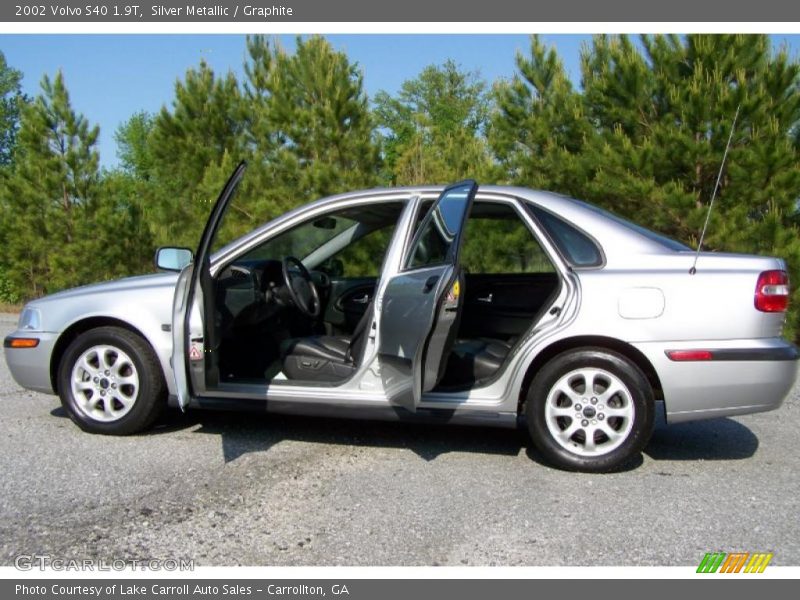 Silver Metallic / Graphite 2002 Volvo S40 1.9T