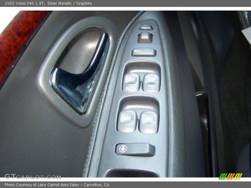 Silver Metallic / Graphite 2002 Volvo S40 1.9T