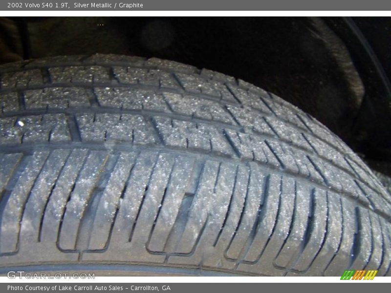 Silver Metallic / Graphite 2002 Volvo S40 1.9T