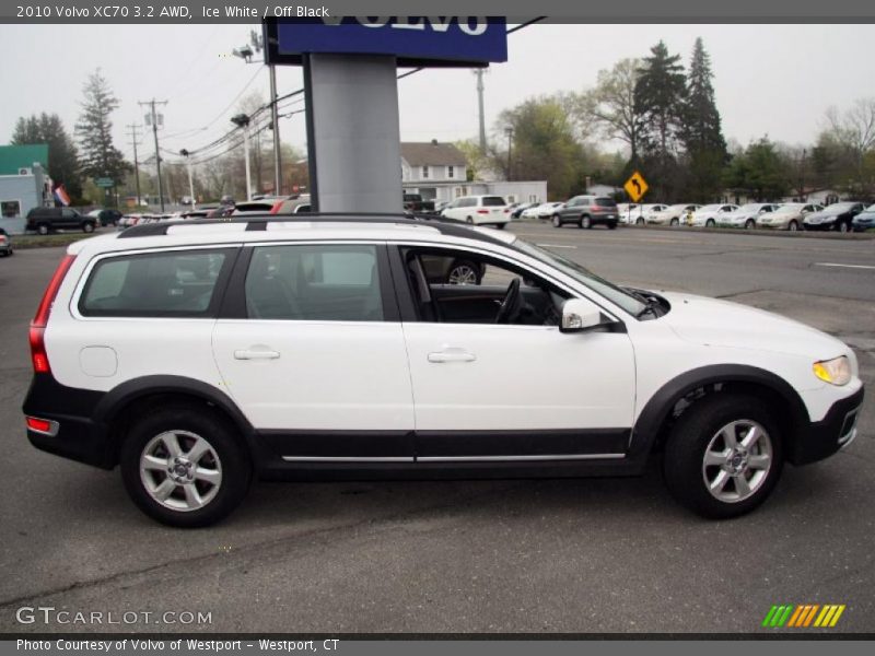 Ice White / Off Black 2010 Volvo XC70 3.2 AWD