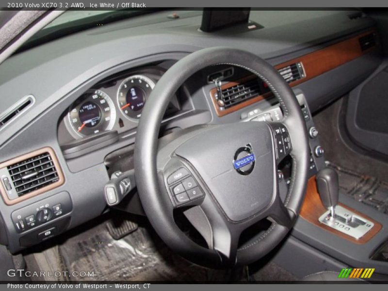Ice White / Off Black 2010 Volvo XC70 3.2 AWD