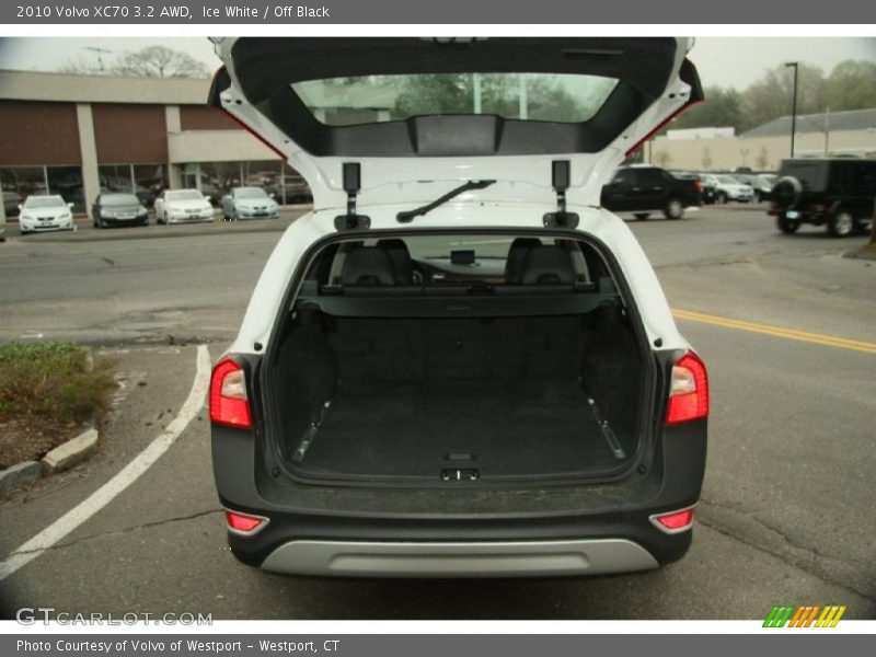  2010 XC70 3.2 AWD Trunk