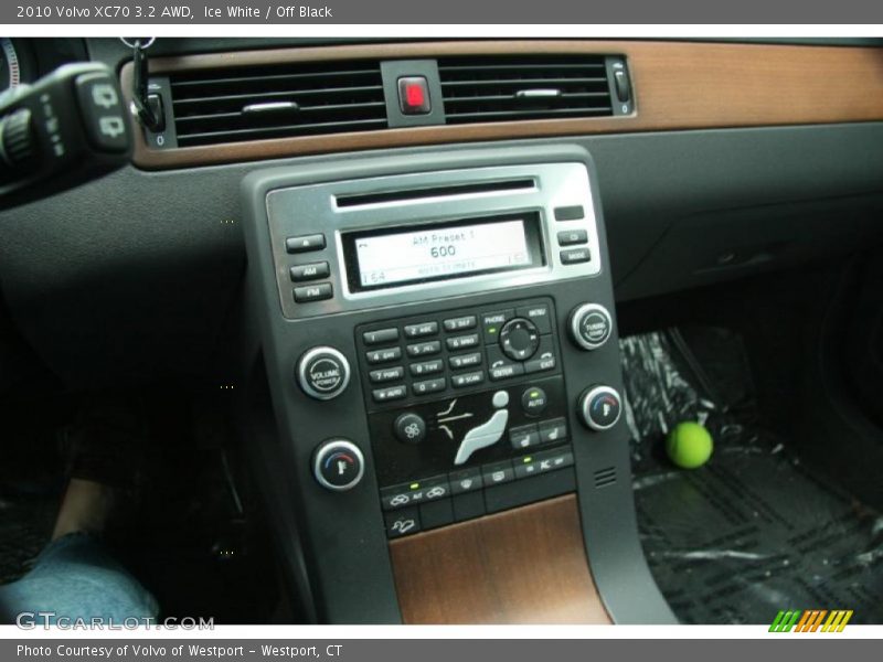 Controls of 2010 XC70 3.2 AWD