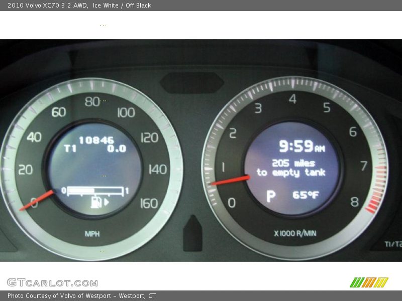 Ice White / Off Black 2010 Volvo XC70 3.2 AWD