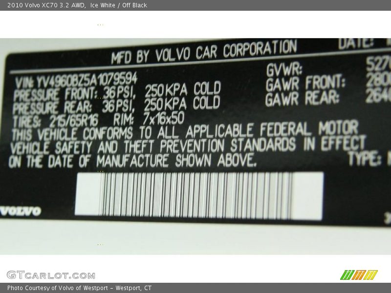 Ice White / Off Black 2010 Volvo XC70 3.2 AWD