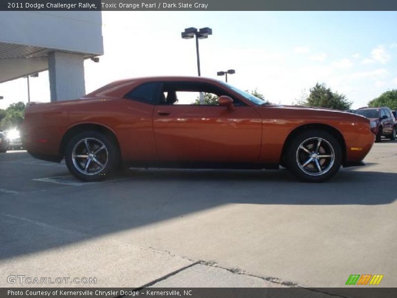 Toxic Orange Pearl / Dark Slate Gray 2011 Dodge Challenger Rallye