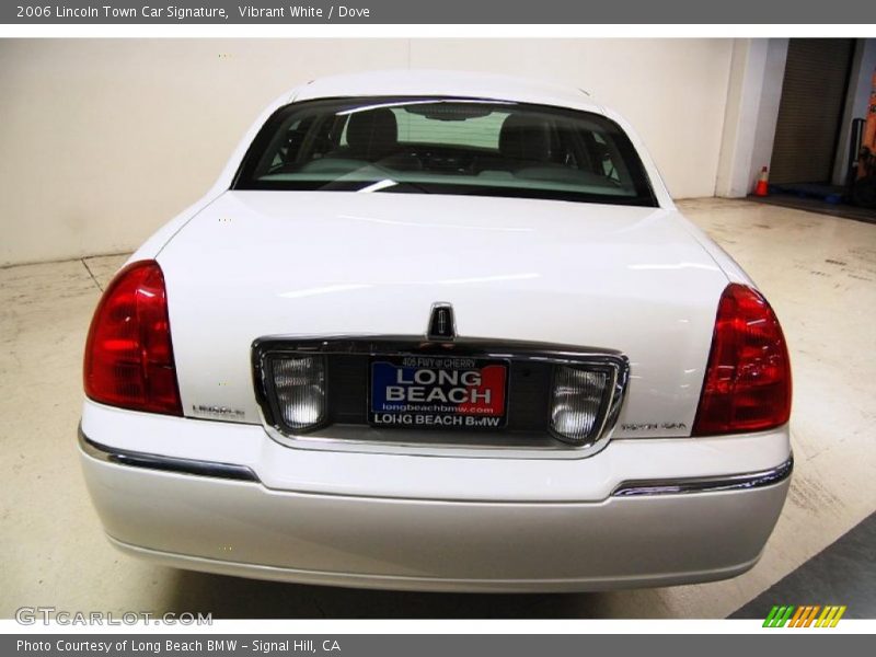Vibrant White / Dove 2006 Lincoln Town Car Signature