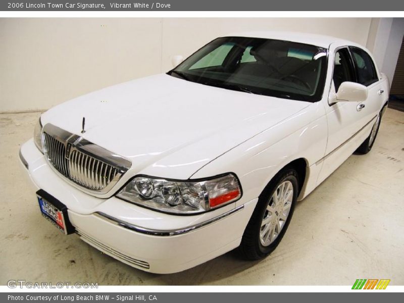Vibrant White / Dove 2006 Lincoln Town Car Signature