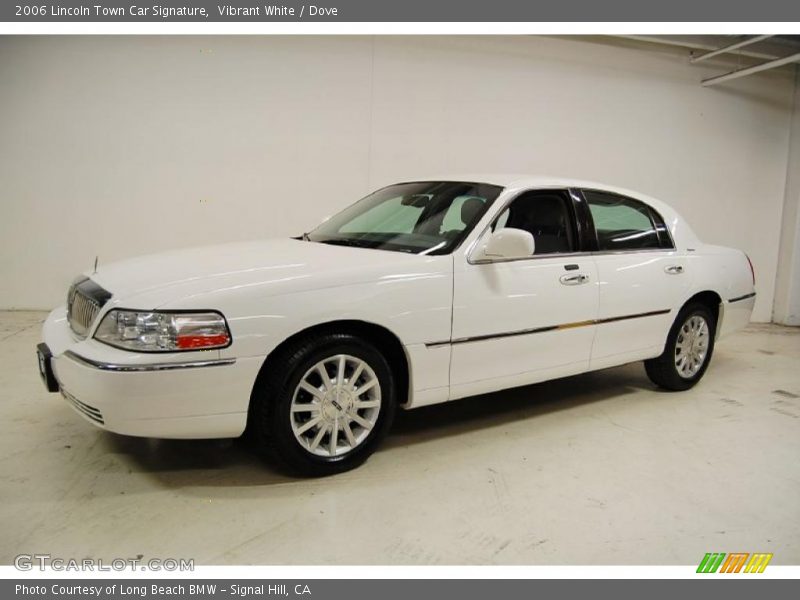 Vibrant White / Dove 2006 Lincoln Town Car Signature