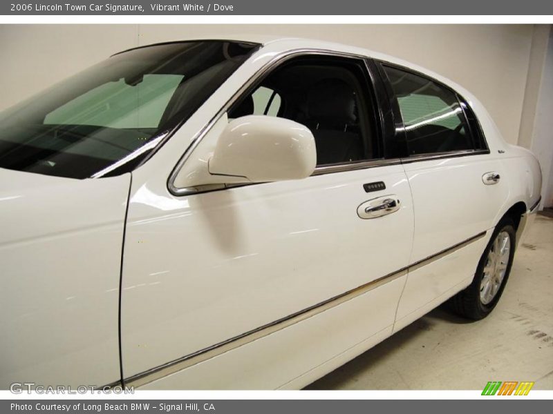 Vibrant White / Dove 2006 Lincoln Town Car Signature