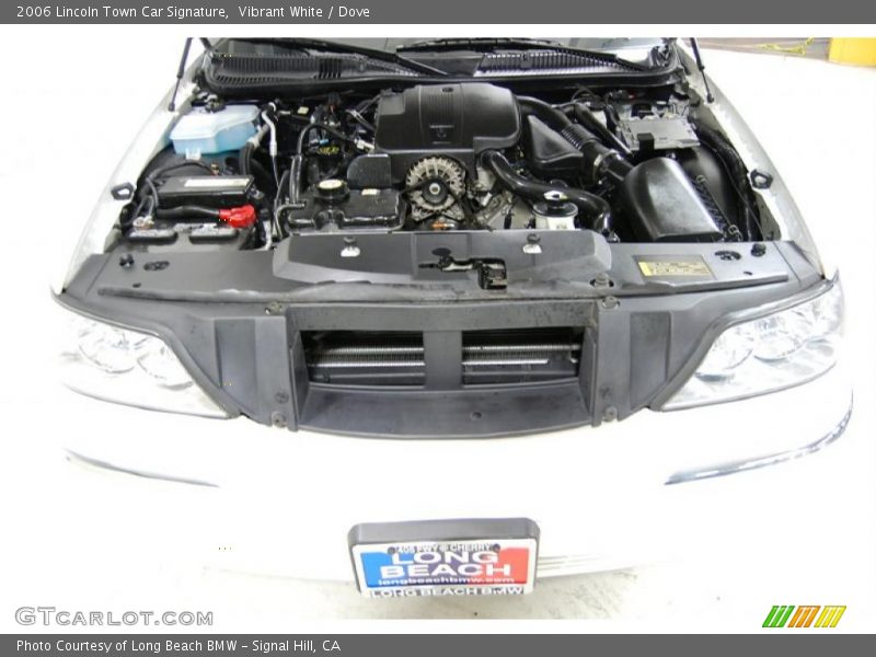 Vibrant White / Dove 2006 Lincoln Town Car Signature