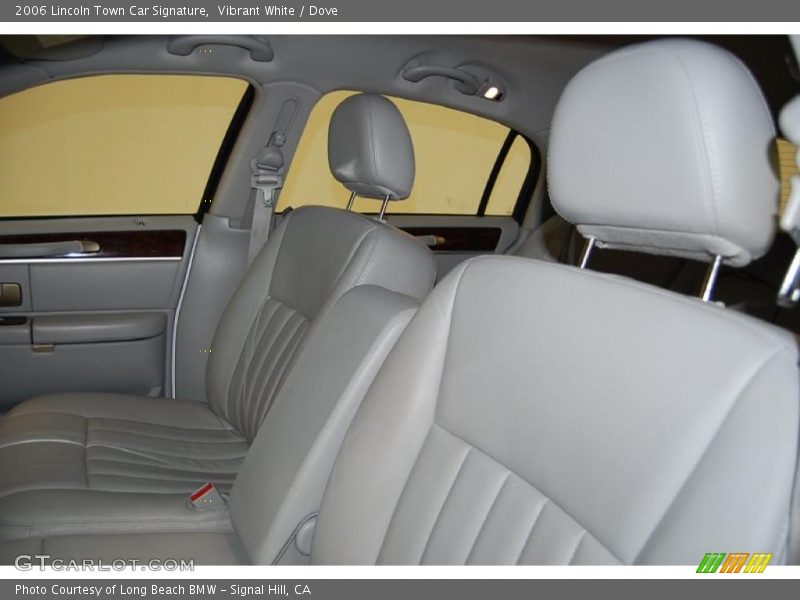 Vibrant White / Dove 2006 Lincoln Town Car Signature