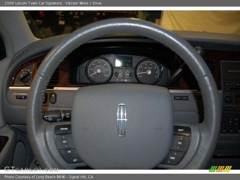 Vibrant White / Dove 2006 Lincoln Town Car Signature