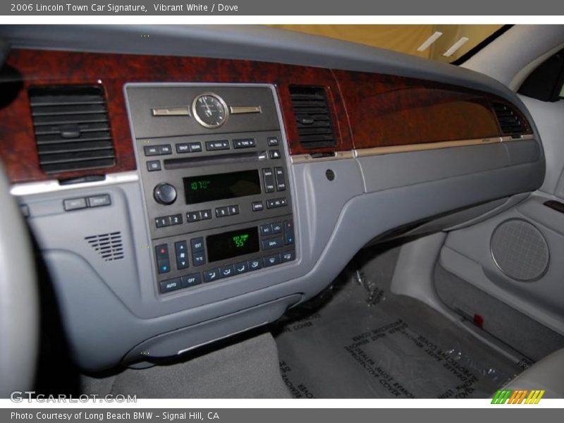 Dashboard of 2006 Town Car Signature