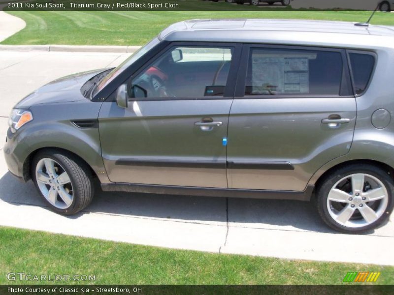 Titanium Gray / Red/Black Sport Cloth 2011 Kia Soul Sport