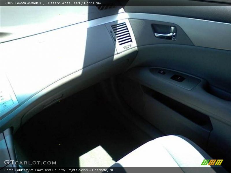Blizzard White Pearl / Light Gray 2009 Toyota Avalon XL