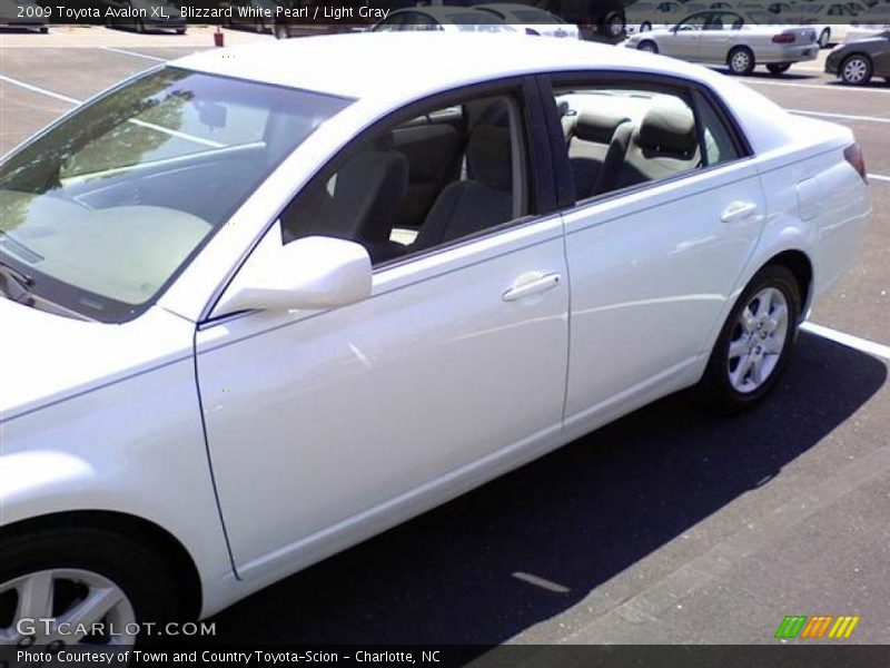 Blizzard White Pearl / Light Gray 2009 Toyota Avalon XL