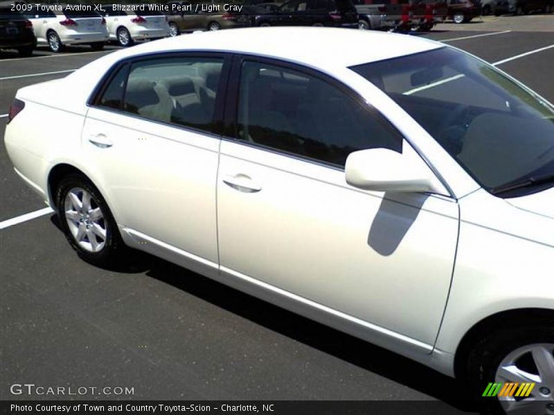 Blizzard White Pearl / Light Gray 2009 Toyota Avalon XL