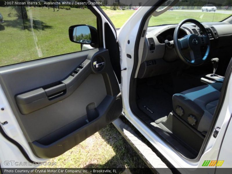Avalanche White / Desert/Graphite 2007 Nissan Xterra S