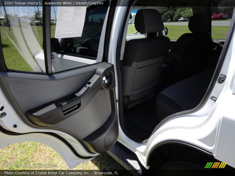 Avalanche White / Desert/Graphite 2007 Nissan Xterra S