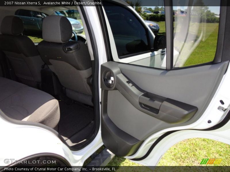 Avalanche White / Desert/Graphite 2007 Nissan Xterra S