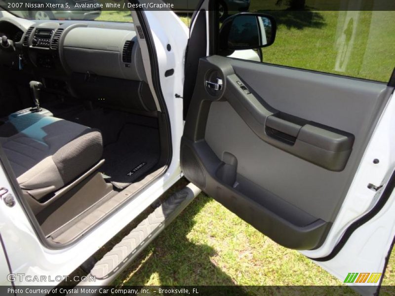 Avalanche White / Desert/Graphite 2007 Nissan Xterra S