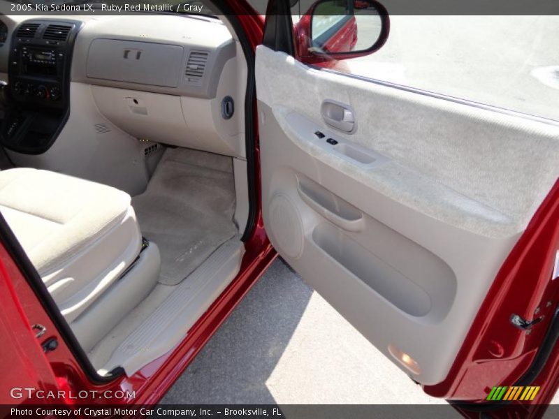 Ruby Red Metallic / Gray 2005 Kia Sedona LX