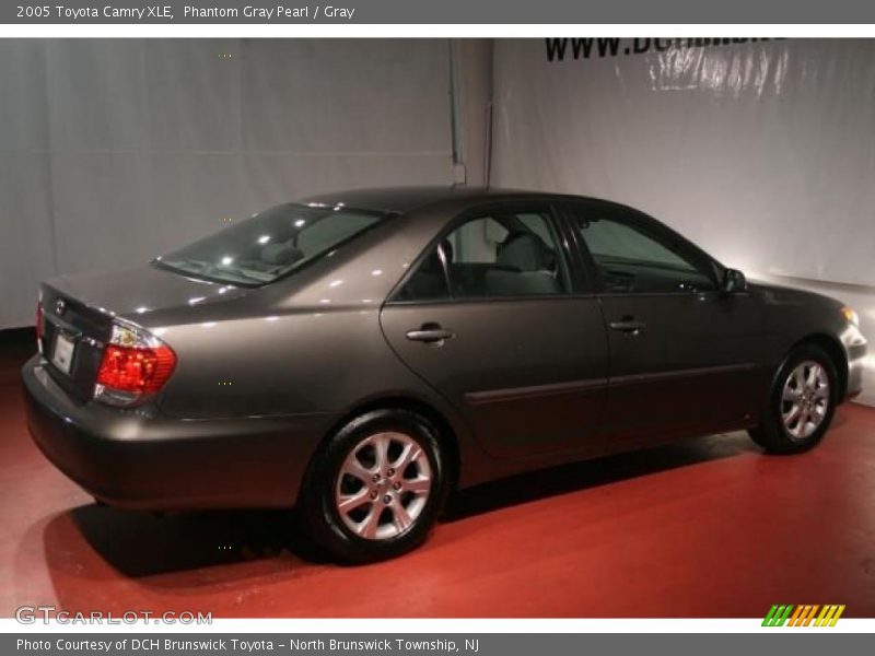 Phantom Gray Pearl / Gray 2005 Toyota Camry XLE