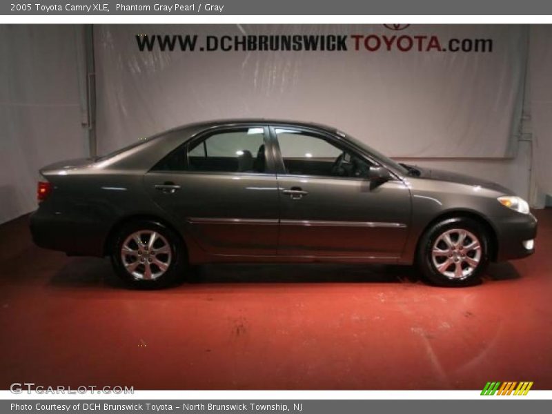 Phantom Gray Pearl / Gray 2005 Toyota Camry XLE