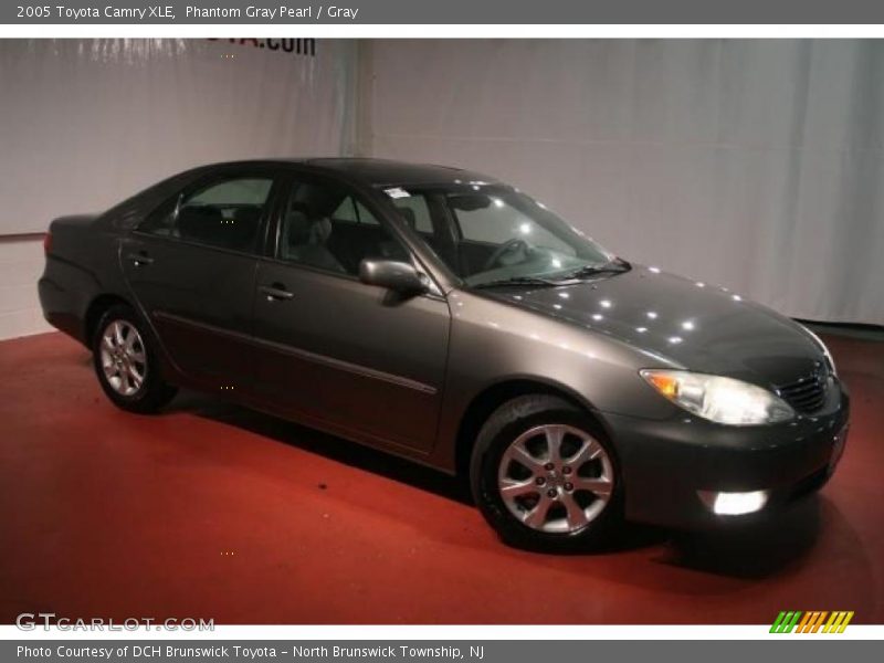 Phantom Gray Pearl / Gray 2005 Toyota Camry XLE