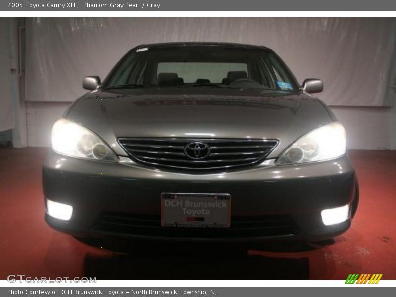 Phantom Gray Pearl / Gray 2005 Toyota Camry XLE