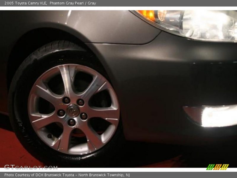 Phantom Gray Pearl / Gray 2005 Toyota Camry XLE