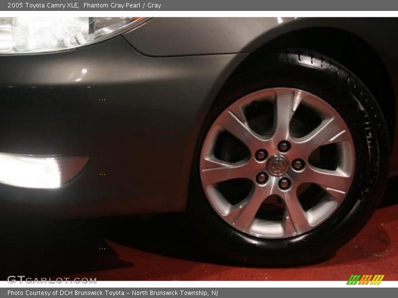 Phantom Gray Pearl / Gray 2005 Toyota Camry XLE