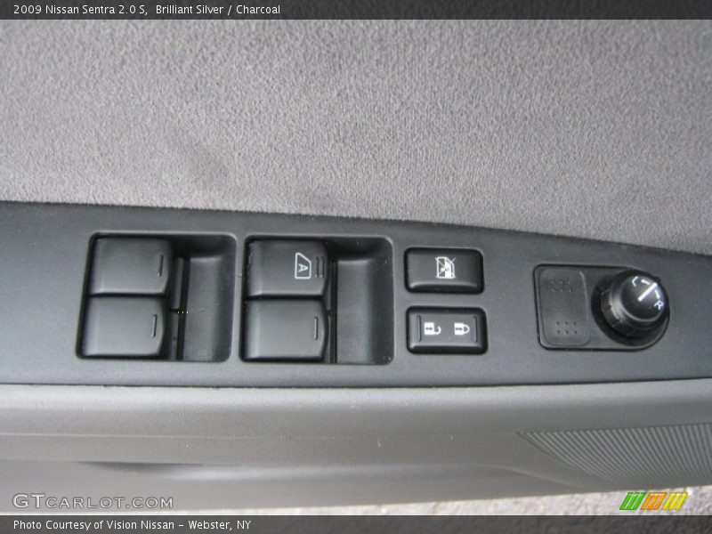 Brilliant Silver / Charcoal 2009 Nissan Sentra 2.0 S