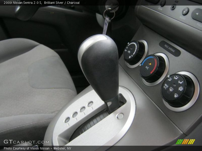 Brilliant Silver / Charcoal 2009 Nissan Sentra 2.0 S