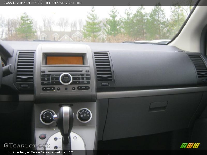 Brilliant Silver / Charcoal 2009 Nissan Sentra 2.0 S