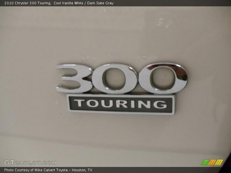 Cool Vanilla White / Dark Slate Gray 2010 Chrysler 300 Touring