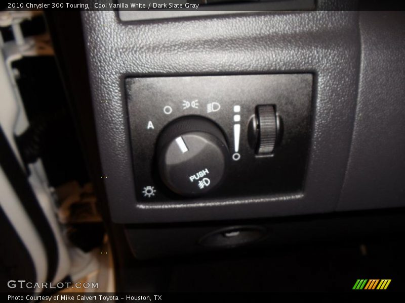 Cool Vanilla White / Dark Slate Gray 2010 Chrysler 300 Touring